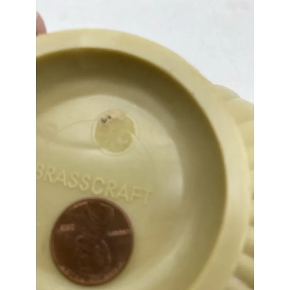 Vintage Plastic Soap Dish Footed Brasscraft Made in USA Tan Beige Retro